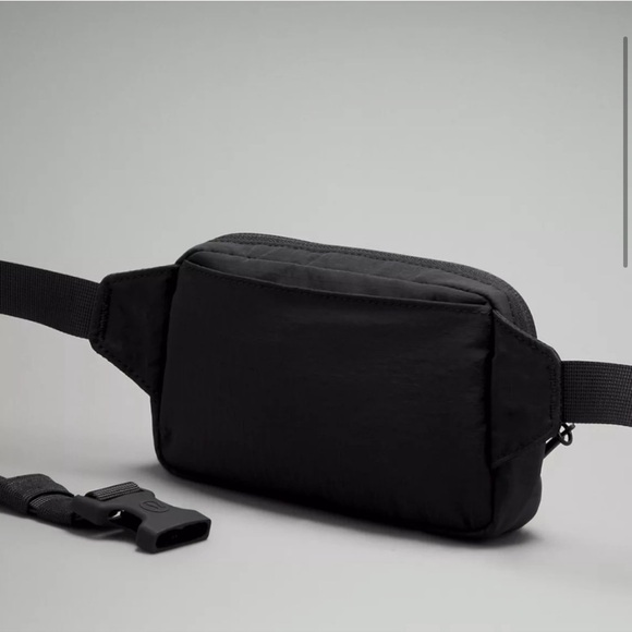 NWT Lululemon Mini Belt Bag in Black - Picture 2 of 10